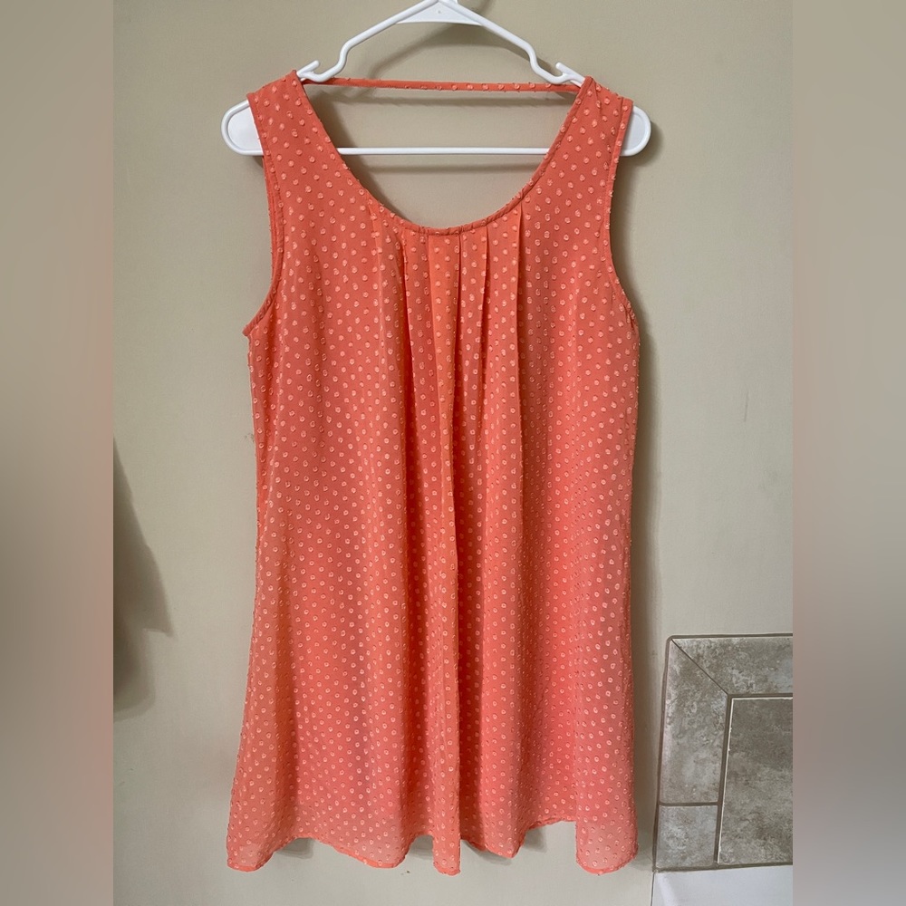 Love this cute flowy boutique dress! Perfect dress for weddings! Size L